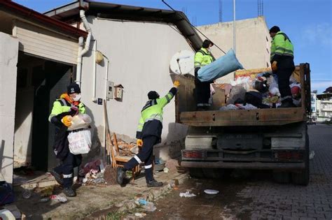 Daha önce 4 kez temizlenen evden 3 kamyon çöp çıktı - Son Dakika Haberleri